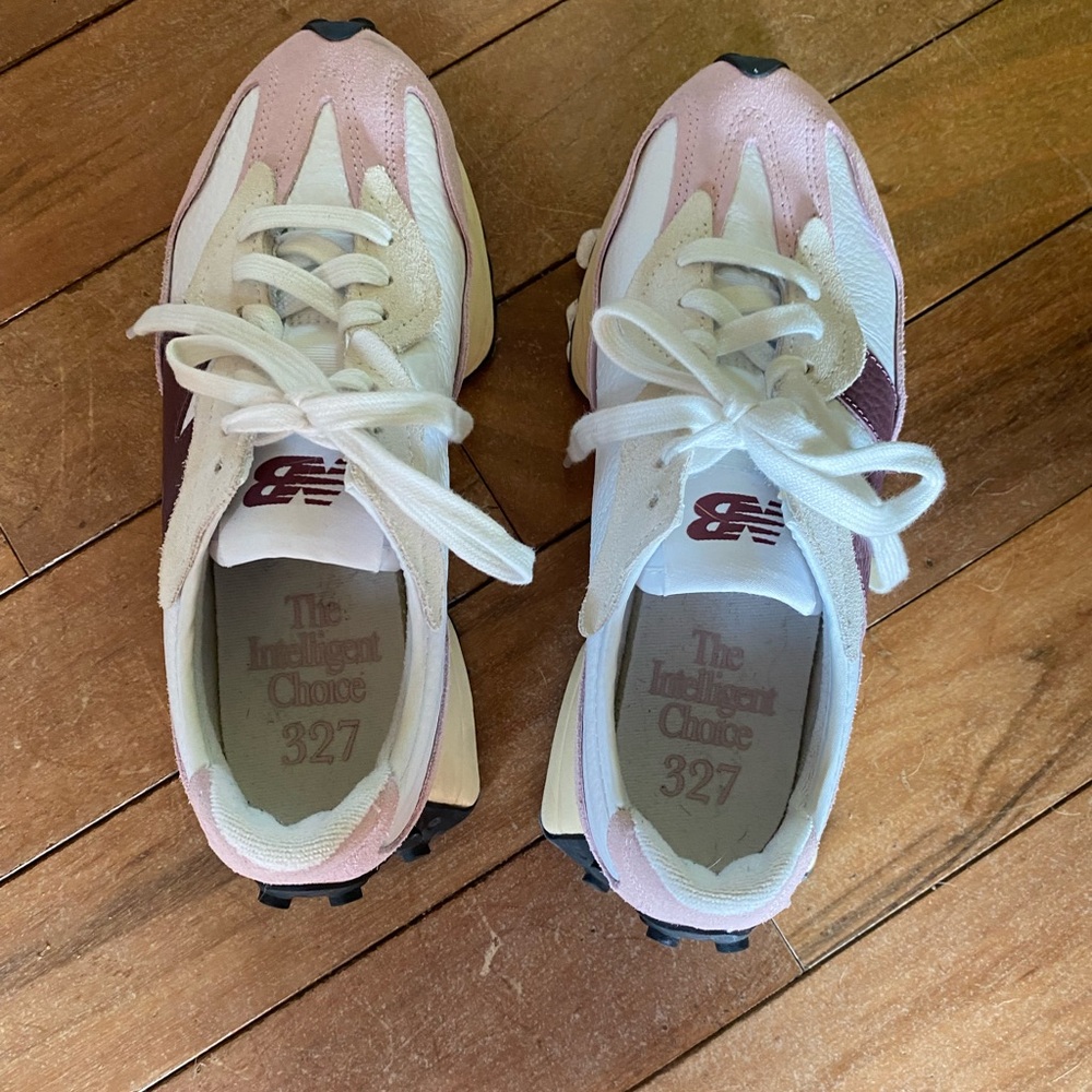 New Balance women 327 Sneakers in Pink and Cream